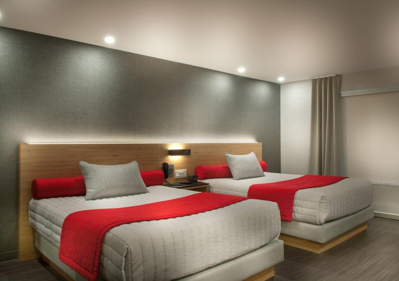 Hotel Ramada By Wyndham Laval Extérieur photo