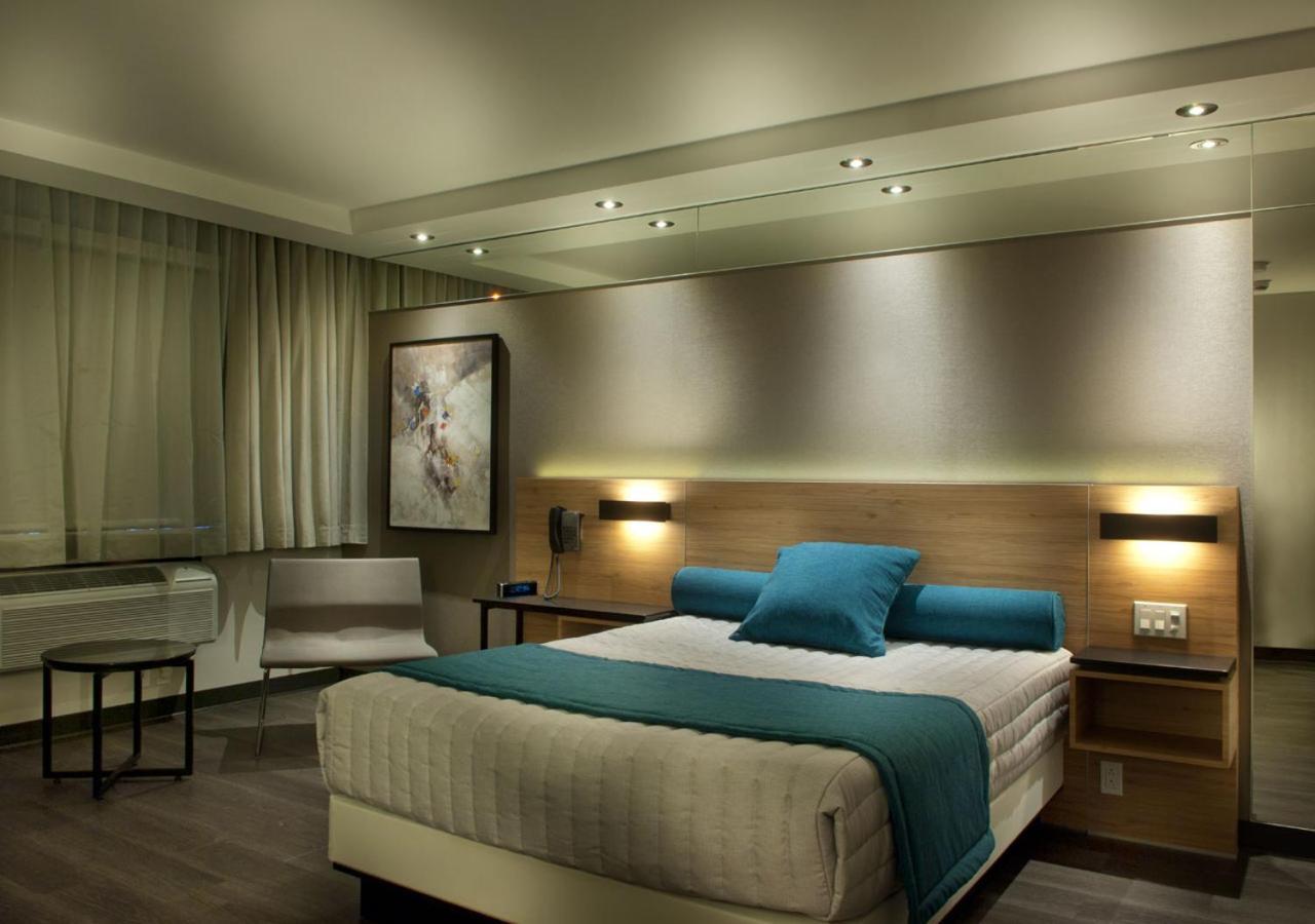 Hotel Ramada By Wyndham Laval Extérieur photo
