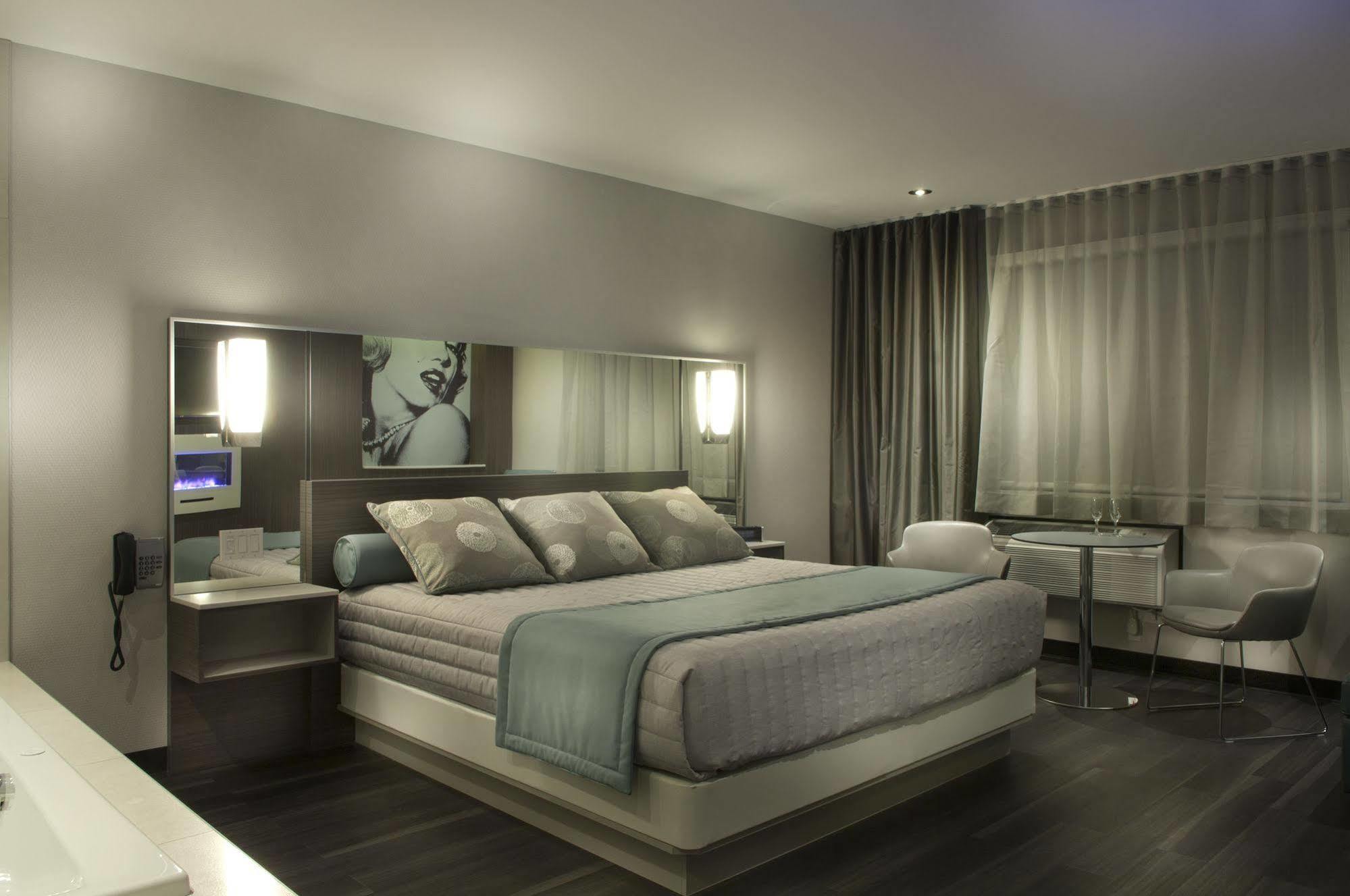 Hotel Ramada By Wyndham Laval Extérieur photo